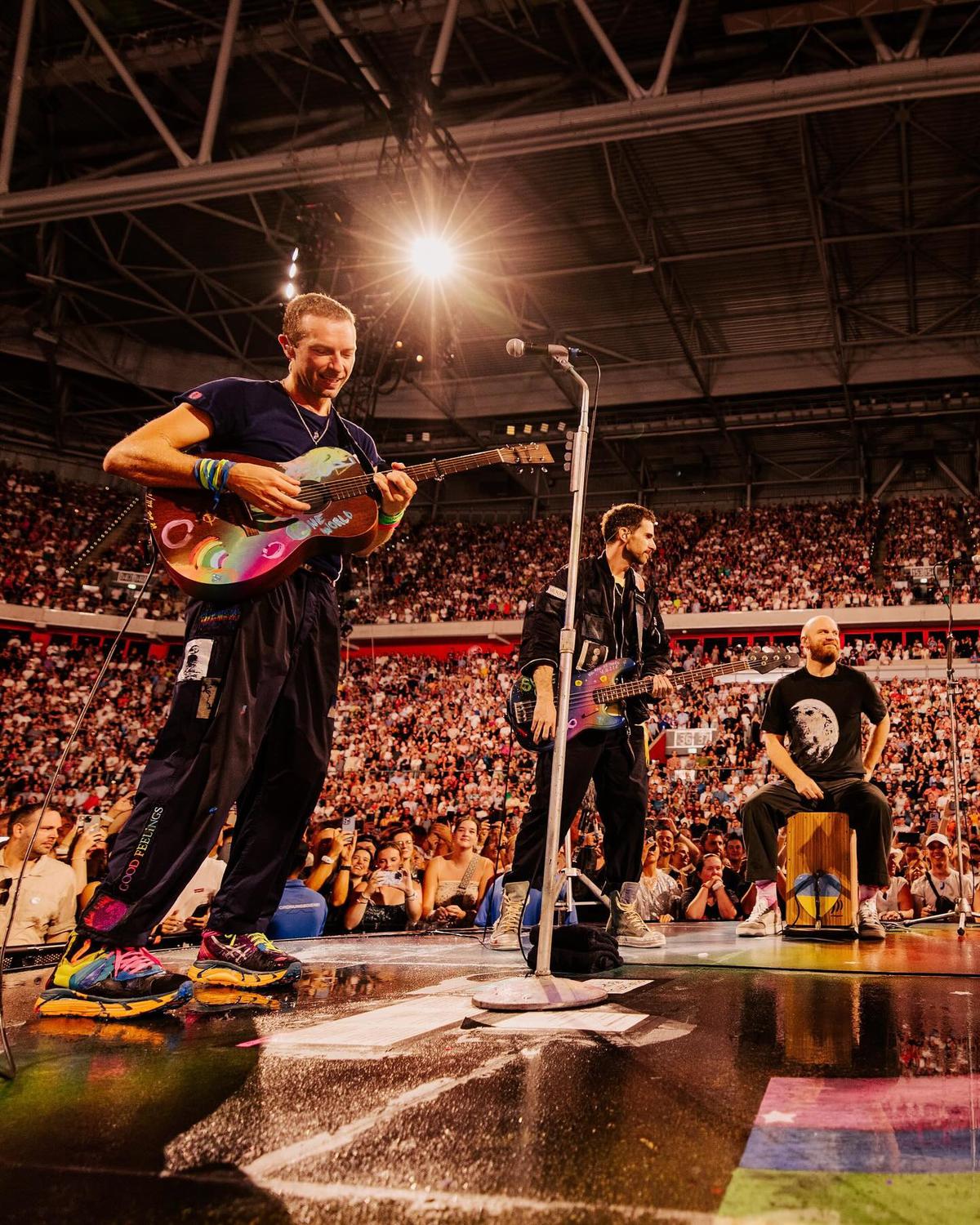 Pembuatan Vinyl Album Terbaru Coldplay Manfaatkan Limbah Plastik dari Indonesia