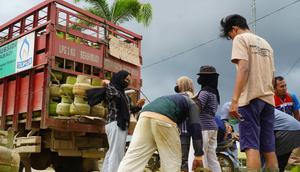 Operasi pasar gas LPG 3 Kg Pertamina untuk masyarakat di Aceh Tamiang, Kamis (18/12/2025). Hal ini dilakukan guna mengamankan stok dan harga LPG 3 Kg di masyarakat. (Dok Pertamina)