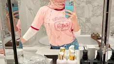 Begini salah satu potret Bella Shofie yang menggabungkan hijabnya itu dengan tambahan aksesoris topi. (FOTO: instagram.com/bellashofie_rigan/)