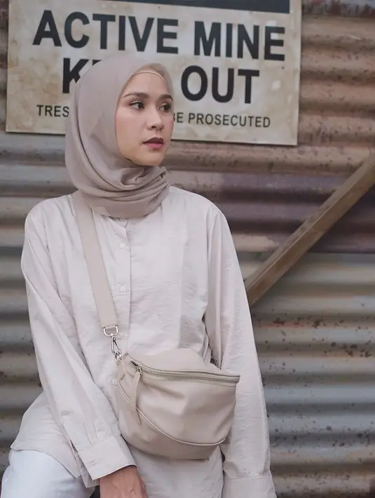 Dituliskan dengan singkat, di awal kehamilannya Zaskia dan Hanung sempat berencana menggugurkan kandungannya. Namun setelah dipikirkan lagi mereka mengurungkannya. Kini, Zaskia dan Hanung pun bersyukur. (Instagram/zaskiadymecca)