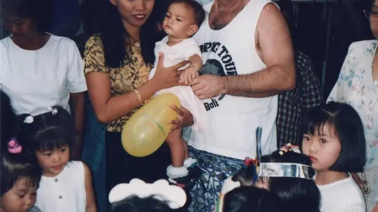 6 Potret Lawas Orang Tua Irish Bella, Foto Pernikahan Tahun 1994 Penuh Kenangan