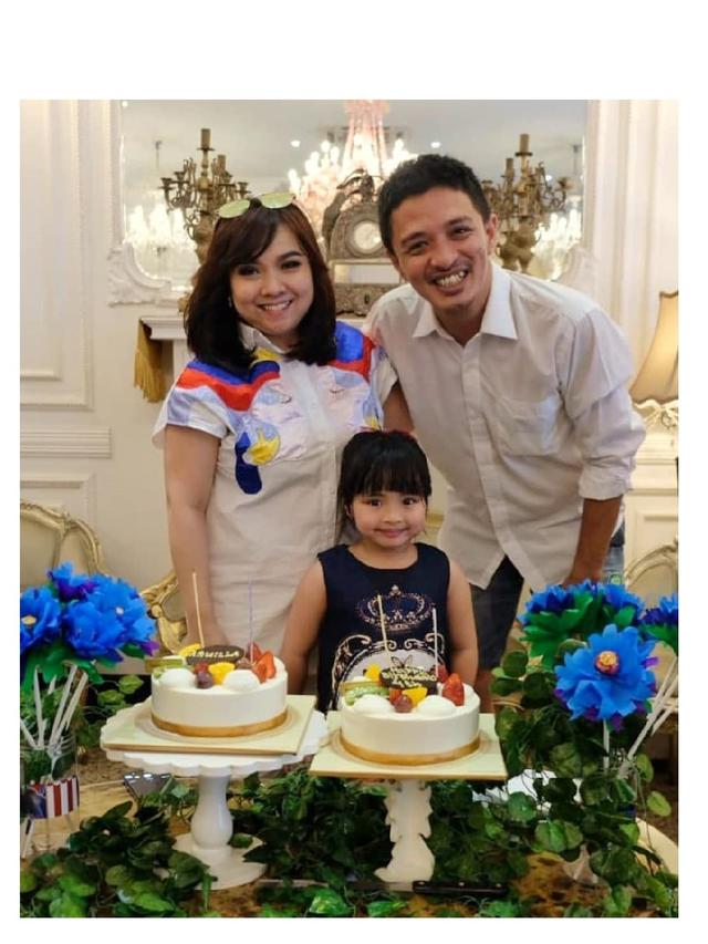 Jarang Terekspos, Ini 6 Momen Manis Eza Yayang 'Pemeran Ojak' dan Istri