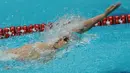 Perenang ESC Bandung, Ricky Anggawijaya saat lomba 200 meter gaya punggung putra Kejuaraan Aquatik Indonesia Open 2017 di Stadion Aquatik GBK, Jakarta, Jumat (15/12). Ricky mencatat waktu 02.04,75 detik. (Liputan6.com/Helmi Fithriansyah)