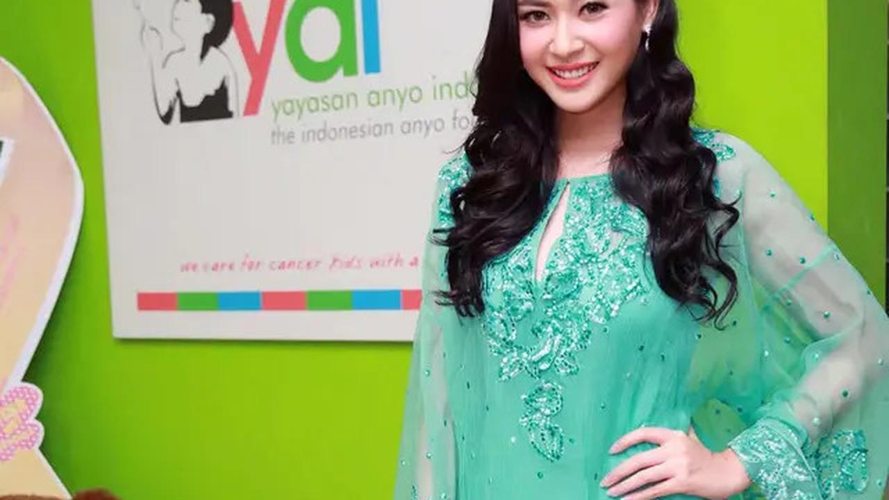 7 Inspirasi Outfit Warna Hijau Ala Elvira Devinamira, Pilihan di Cannes 2025 Curi Perhatian