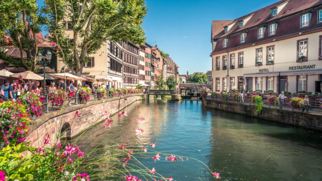 Ilustrasi kota Strasbourg di Prancis. (Unsplash/huguesdb)