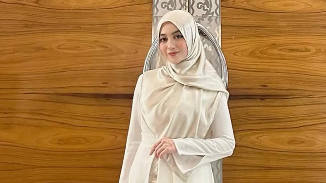 OOTD Hijab Buka Puasa Bersama hingga Lebaran ala Nabilah Ayu. [@nblh.ayu]