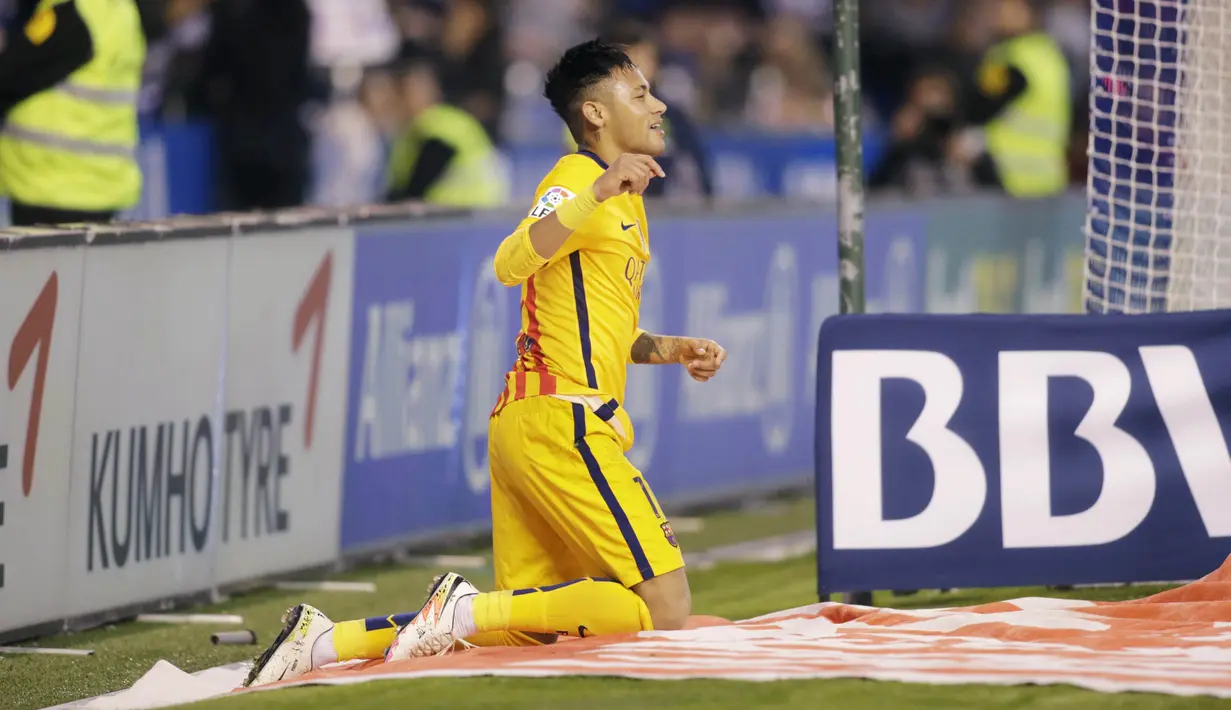 Neymar merayakan golnya ke gawang Deportivo La Coruna pada lanjutan La Liga di Stadion Riazor, La Coruna, Kamis (21/4/2016) dini hari WIB. (Reuters/Miguel Vidal)