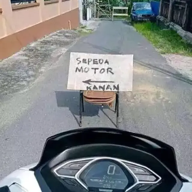 6 Potret Papan Petunjuk Terbalik Ini Tidak Jelas, Bikin Bingung
