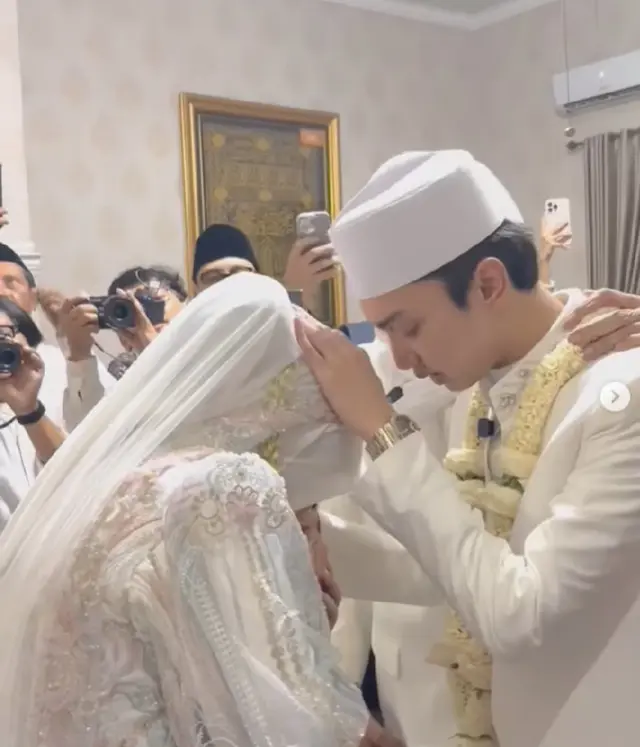 Sosok Khansa Mariska, selebgram berusia 19 tahun yang dinikahi Gus Azmi