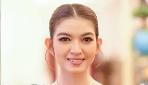 Selvi Ananda Tampil Memukau dengan Kebaya Biru Tosca di Upacara Penurunan Bendera HUT ke-79 RI.&nbsp; foto:&nbsp;jimboengb akoelsoto.&nbsp; Instagram @jimboengbakoelsoto