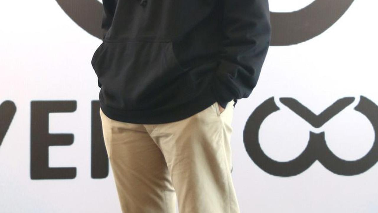 Tampil Lebih Formal dengan Celana Chino