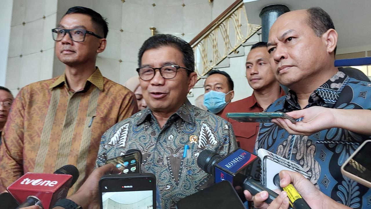 Danantara Segera Beroperasi, Muliaman Hadad Serahkan PP dan Perpres ke Mensesneg