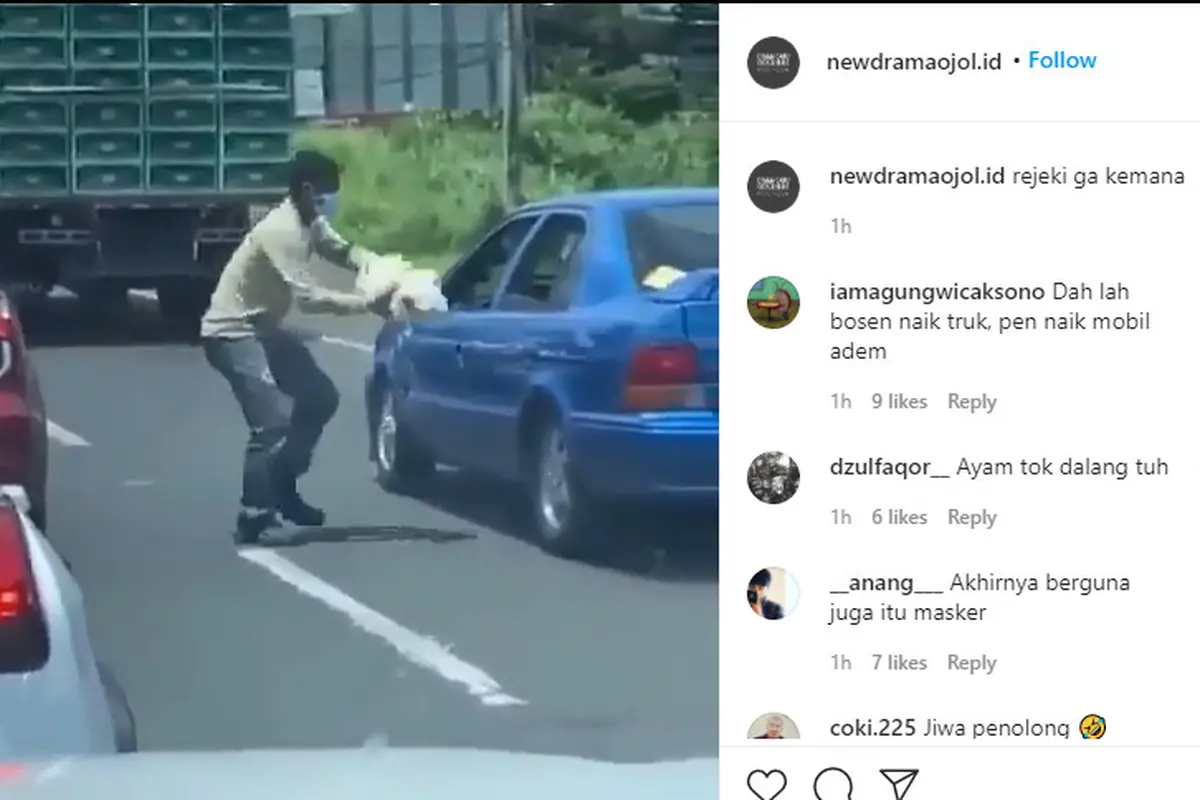 Seperti dilansir akun Instagram @newdramaojol.id, Senin (28/9/2020), terlihat sebuah video memperlihat kejadian unik yang dialami sebuah mobil sedan.