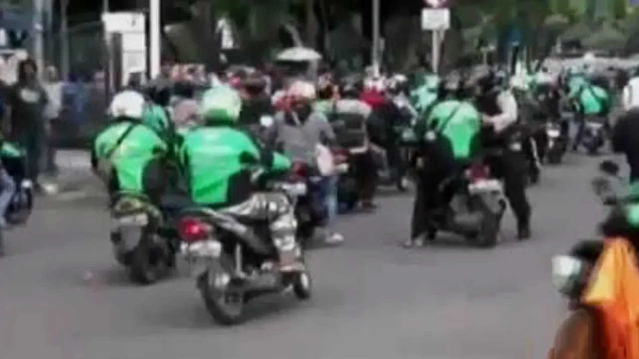 Segmen 2: Demo Taksi Anarki hingga Imbas Demo Sopir
