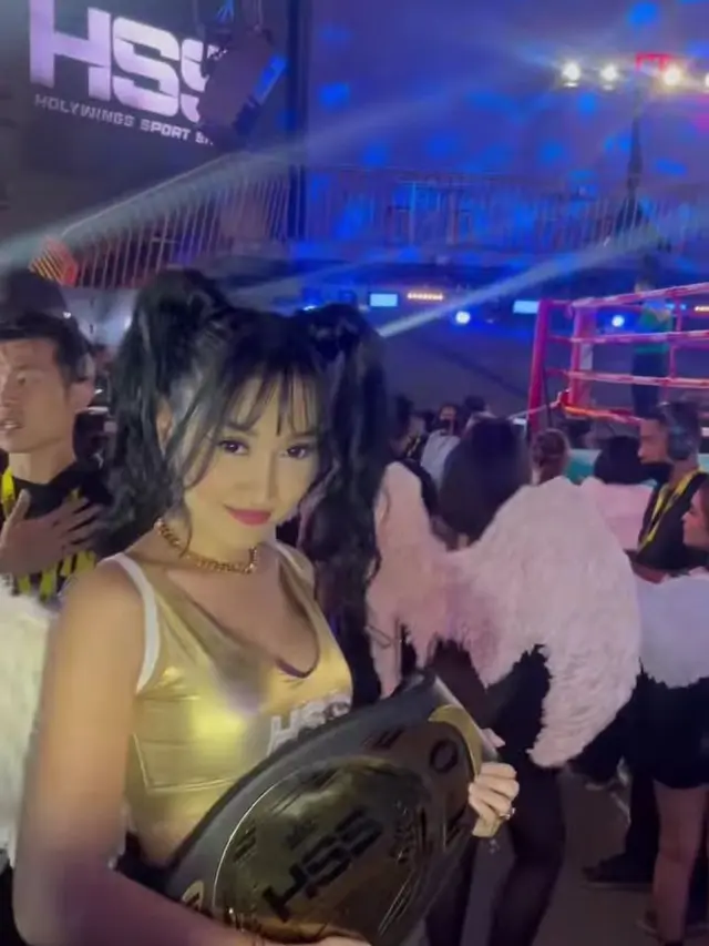 6 Gaya Lucinta Luna Jadi Ring Girl Dalam Pertandingan Tinju Seleb Ini Jadi Sorotan