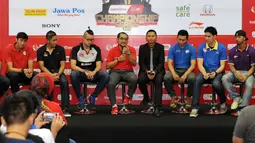 Sejumlah pebasket ternama mengikuti sesi tanya jawab dengan wartawan jelang bergulirnya IndiHome National Basketball League (NBL) Championship Series 2015 di Jakarta, Jumat (1/5/2015). (Liputan6.com/Helmi Fithriansyah)