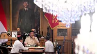 Presiden Prabowo Subianto menerima telepon dari Presiden Republik Korea, Yang Mulia Lee Jae-myung, pada Senin (23/6/2025) malam. (Foto: Muchlis Jr - Biro Pers Sekretariat Presiden).