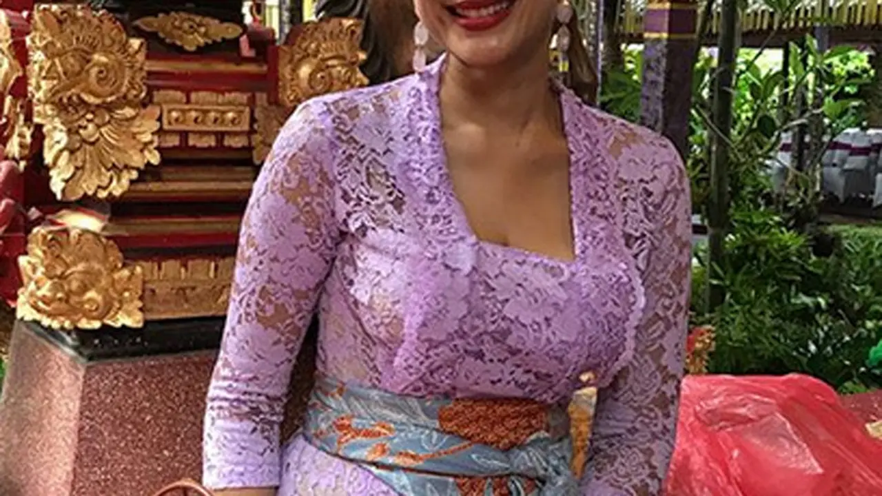 [Bintang] Happy Salma