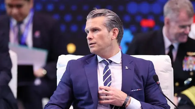 Menteri Pertahanan Amerika Serikat (AS) Pete Hegseth dalam pertemuan dengan para menteri pertahanan ASEAN di Kuala Lumpur, Malaysia, Sabtu (1/11/2025).