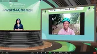 Suparno Jumar (kanan), aktivis Komunitas Peduli Ciliwung yang menerima penghargaan Waste Warrior Indonesia di ajang Award4Change 2021 oleh Waste4Change, 26 November 2021. (dok. tangkapan layar Zoom)