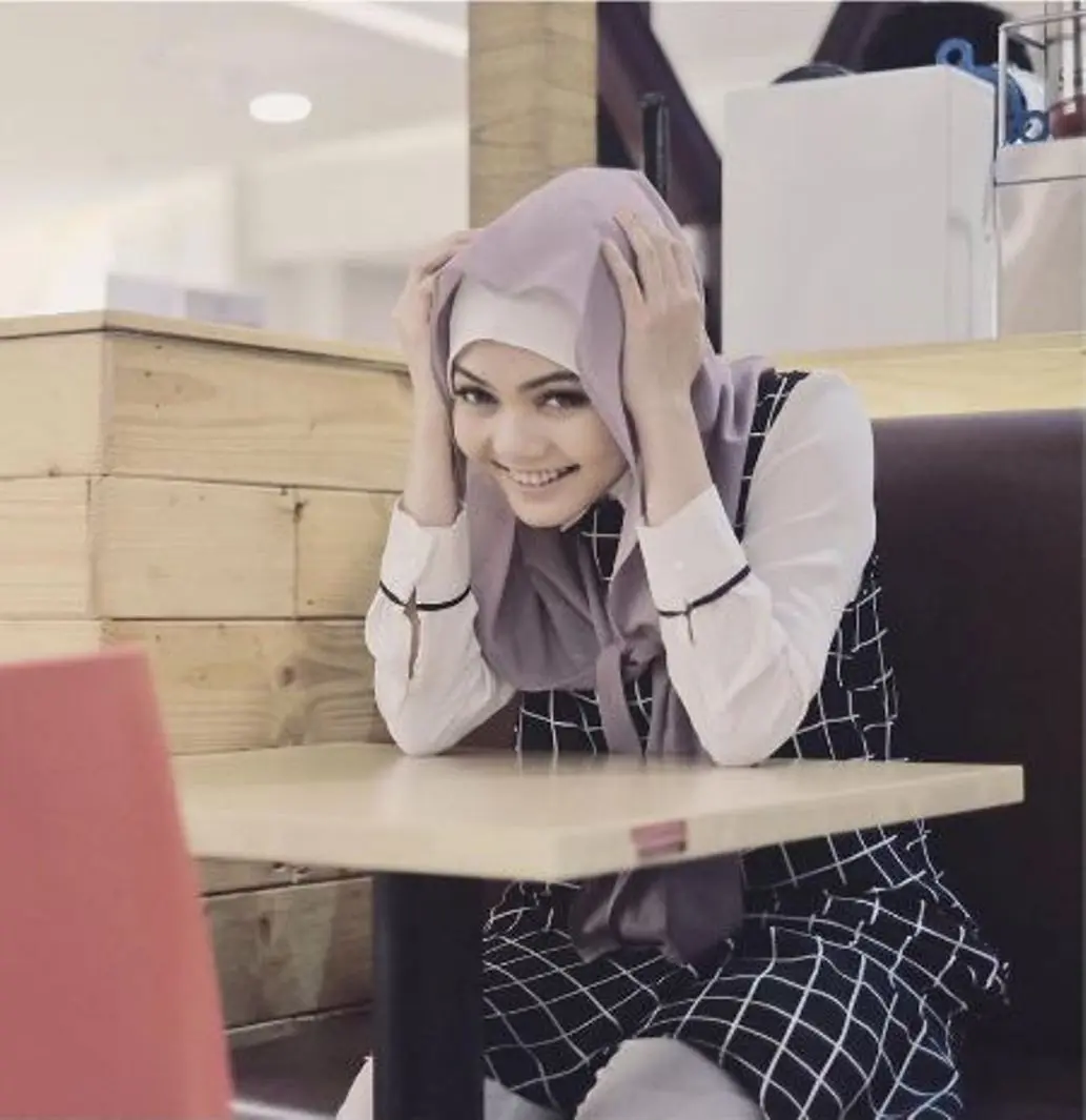 Rina Nose berhijab (Instagram)