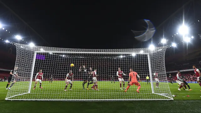 FOTO: Gol Bunuh Diri Aubameyang Buat Arsenal Kalah dari Burnley