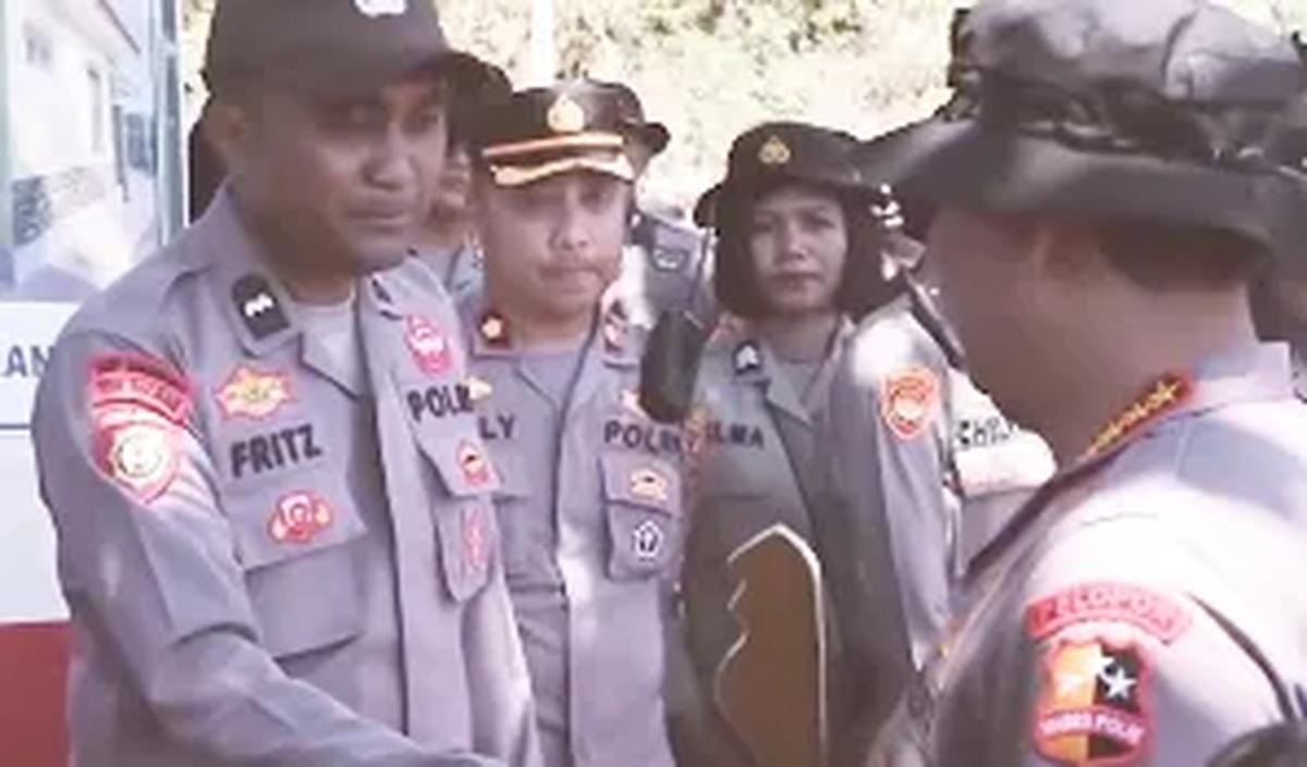 "Tanah yang kamu hibahkan di mana?" tanya Kapolri.