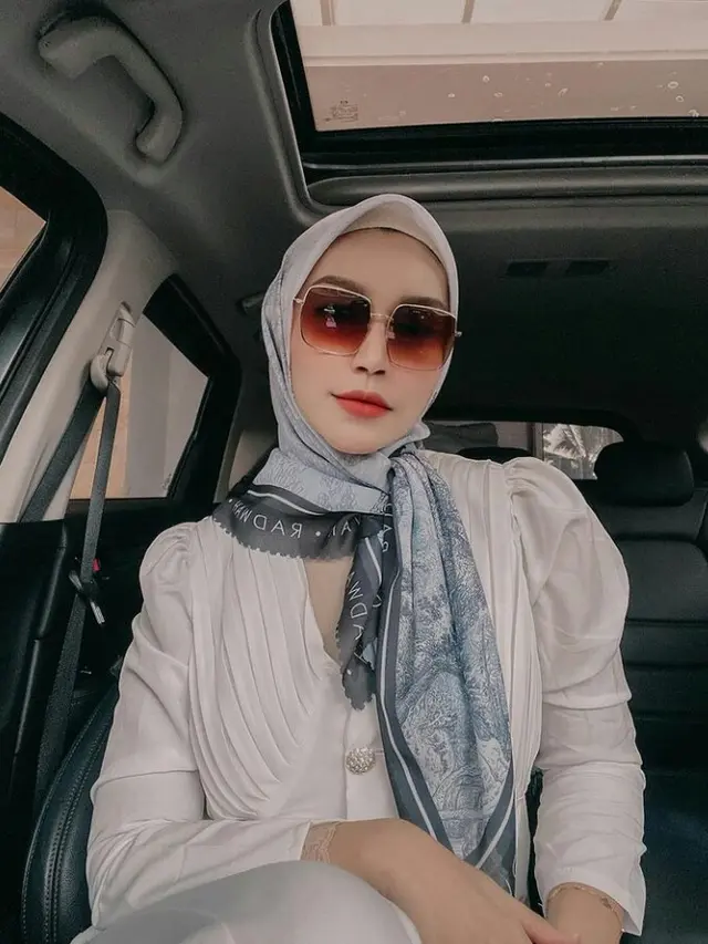 7 Gaya Hijab Segi Empat Trend Terbaru ala Seleb Tanah Air, Aurel-Lesti Kejora