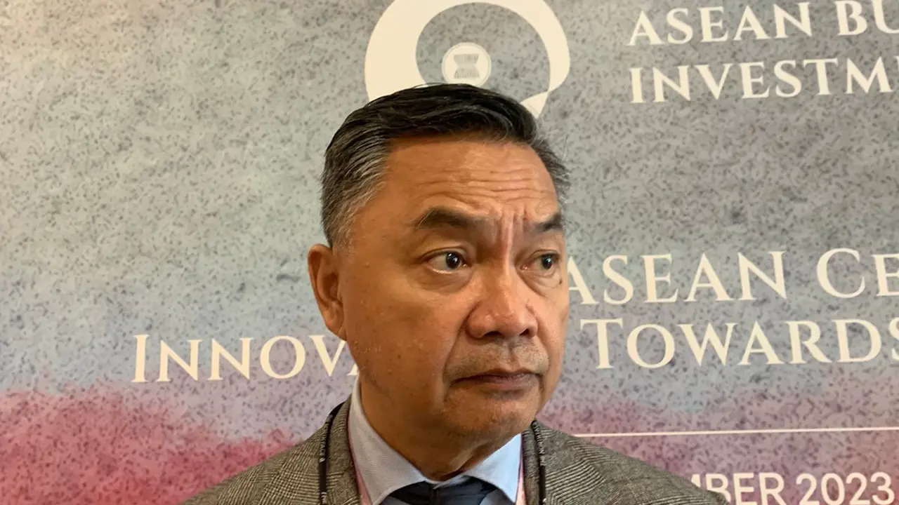 Founder and Chairman of Foreign Policy Community of Indonesia (FPCI), Dino Patti Djalal dalam ASEAN Business & Invesment Summit ke 2 di Sultan Hotel, Jakarta Senin (4/9/2023). (Tasha/Liputan6.com)