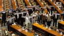 <p>Sejumlah anggota DPR mengenakan syal bergambar bendera Palestina saat menghadiri Rapat Paripurna. (Liputan6.com/Faizal Fanani)</p>