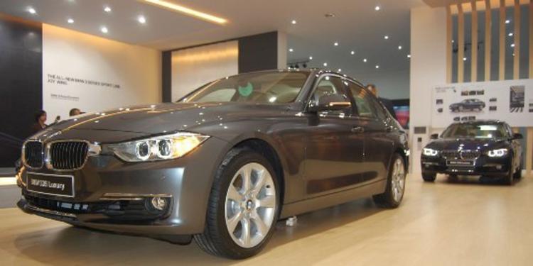 Konsumsi BBM BMW 320i Nyaris 1 Liter/17 Km - Berita Otosia.com