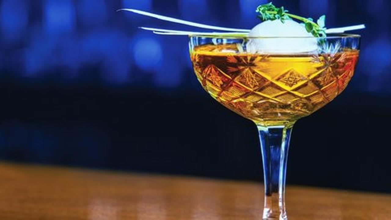 Minum (terlalu banyak) alkohol