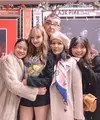 Lisa Blackpink bersama ayahnya dan keluarganya. (dok.Instagram @imbruschweiler/https://www.instagram.com/p/BsLVWVBHxma/Henry)