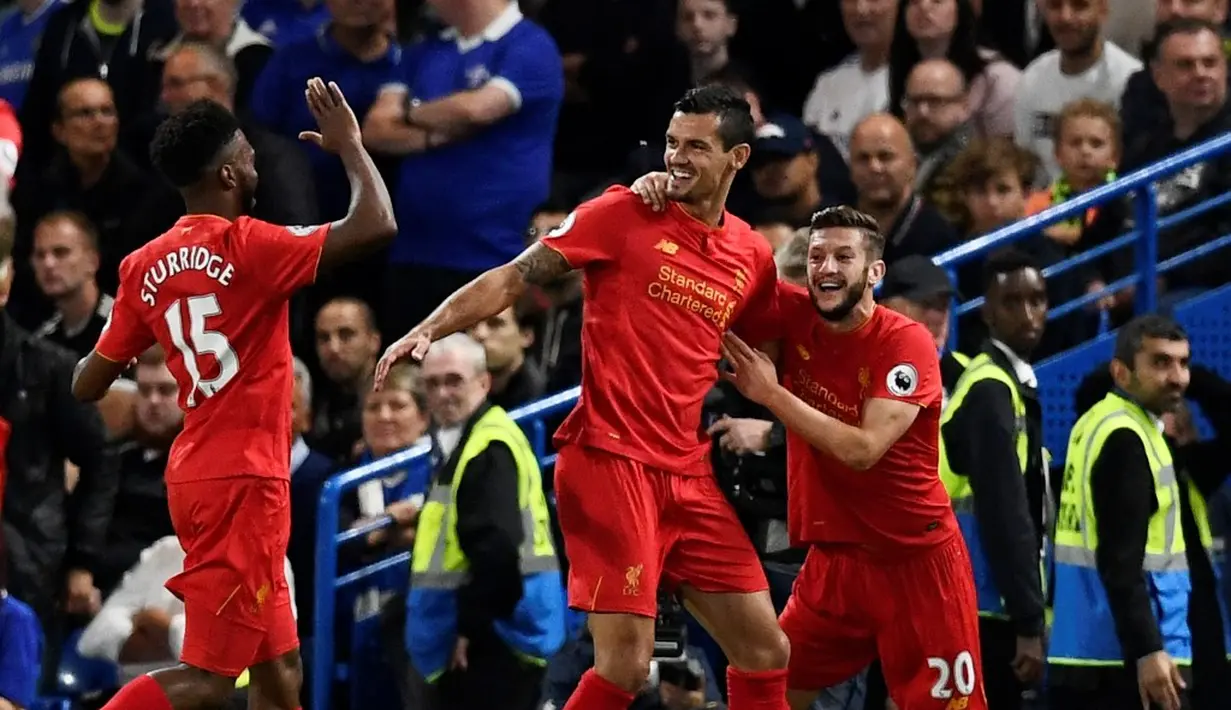 Ekspresi pemain Liverpool, Dejan Lovren, setelah mencetak gol pertama ke gawang Chelsea pada laga Premier League di Stamford Bridge, London, Sabtu (17/9/2016) dini hari WIB. (Reuters/Dylan Martinez)