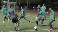 Pemain Timnas Indonesia mengikuti latihan jelang laga melawan Fiji di Stadion Patriot, Bekasi, Kamis, (31/8/2017). Indonesia akan menjalani laga Persahabatan melawan Fiji. (Bola.com/M Iqbal Ichsan)