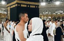 Beda Dari yang Lain, 6 Artis Ini Pilih Menikmati Pergantian Tahun Baru 2025 dengan Ibadah Umrah di Tanah Suci