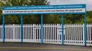 LIanfairpwllgwyngyllgogerychwyrndrobwIIIIantysiliogogogoch Wales. Kota ini lumayan sulit untuk disebut, dihafal, diketik dan sebagainya ini berada di pulau Anglesey. Nama kota terpanjang yang masuk di Guiness Book of Record. (en.wikipedia.org)