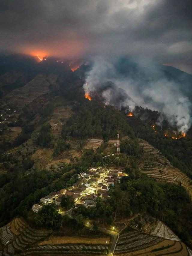 Kebakaran di Gunung Merbabu Semakin Meluas