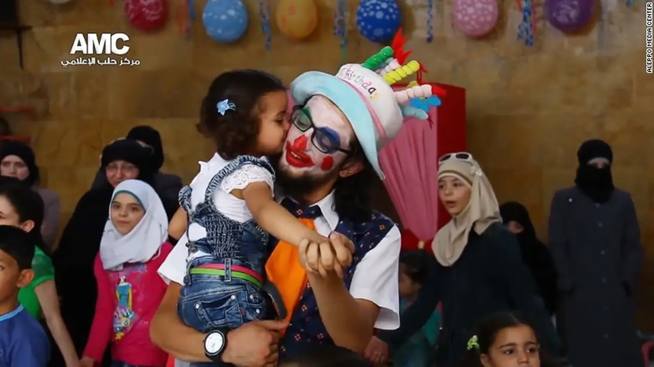 Badut yang Dicintai Anak-anak Aleppo Tewas dalam Serangan Udara