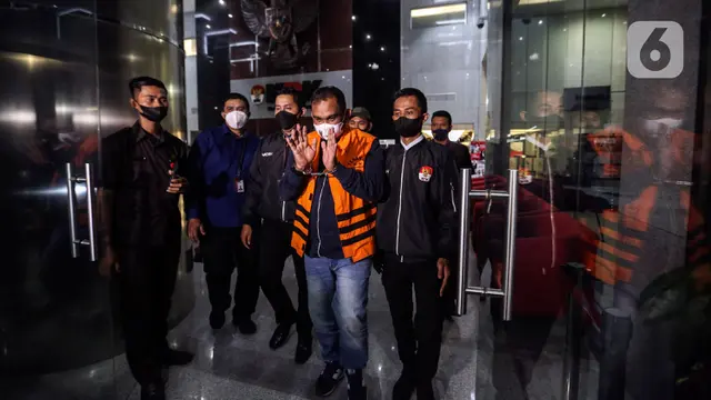 KPK Tahan Mantan Panglima GAM Izil Azhar