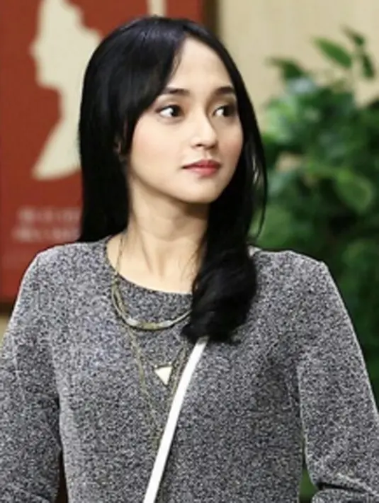 Indah Kusuma mempunyai prinsip sehat sebagai public figure yakni, ia harus pintar mengimbangi pendidikannya dan kariernya didunia entertainment yang begitu sayang jika ia lewatkan. (viainstagram@indahkus_/Bintang.com)