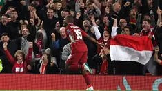 Selebrasi pemain Liverpool, Daniel Sturridge&nbsp;setelah menjebol gawang PSG dalam pertandingan grup C Liga Champions&nbsp;yang berlangsung&nbsp;di Anfield, Selasa&nbsp;(18/9/2018). (Photo by Paul ELLIS / AFP)