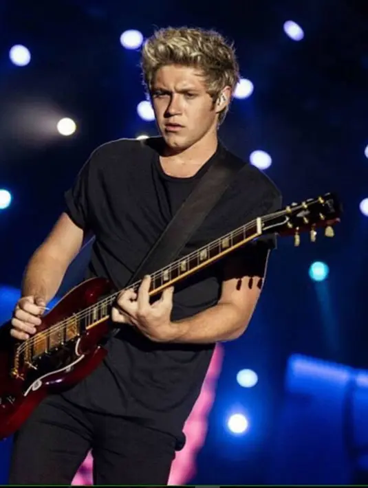 “Aku mengaggumi sesosok Selena Gomez, bahkan diriku berkeinginan menikah dengannya," ucap Niall sambil senyum tersipu. (via instagram@niallhoran/Bintang.com)