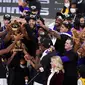 Para pebasket Los Angeles Lakers merayakan gelar juara usai menaklukkan Miami Heat Pada gim keenam final NBA di  AdvenHealth Arena, Senin (12/10/2020). Lakers menang dengan skor 106-93. (AP Photo/John Raoux)