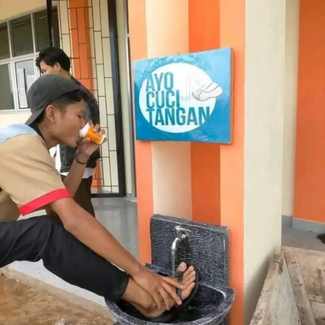 6 Potret Orang Melanggar Aturan di Tempat Umum Ini Bikin Geleng Kepala