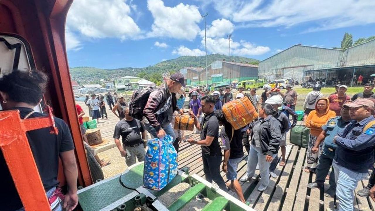 Polda Maluku Amankan 35 Liter Miras Ilegal Saat Pengamanan Mudik di Ambon