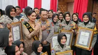 Kapolri Jenderal Listyo Sigit Prabowo menghadiri acara syukuran hari jadi ke-75 Polisi Wanita (Polwan) RI di Gedung Bareskrim Polri, Jakarta Selatan, pada Rabu 13 September 2023.