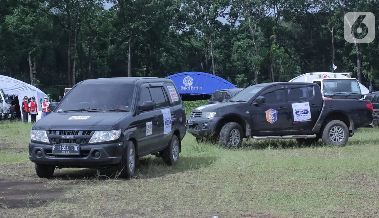 Mobil bantuan khusus diturunkan untuk mempercepat evakuasi warga terdampak bencana erupsi Gunung Semeru, Lumajang, Jawa Timur (6/12/2021). Satuan Bencana BRI, Tim Elang, Insan BRILian (Pekerja BRI) dibantu pihak terkait terus mengupayakan percepatan mitigasi bencana. (Liputan6.com/HO/Humas BRI)