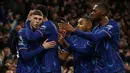 Gelandang Chelsea, Cole Palmer (kiri) merayakan dengan rekan setimnya setelah tendangannya yang terdefleksi membuat skor menjadi 2-1 saat pertandingan sepak bola Liga Premier Inggris melawan West Ham United di Stamford Bridge, London pada 3 Februari 2025. (Adrian Dennis/AFP)