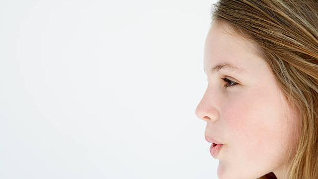 Bersiul dan mencium langit-langit